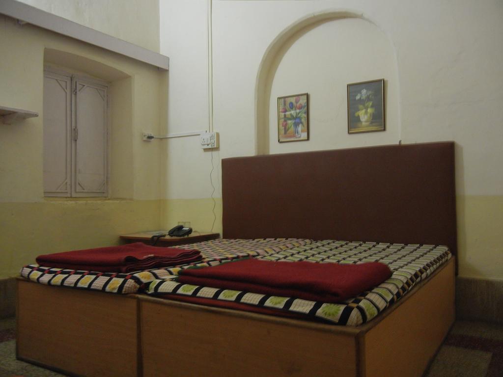 Hotel Grand Barrack Khandwa Zimmer foto