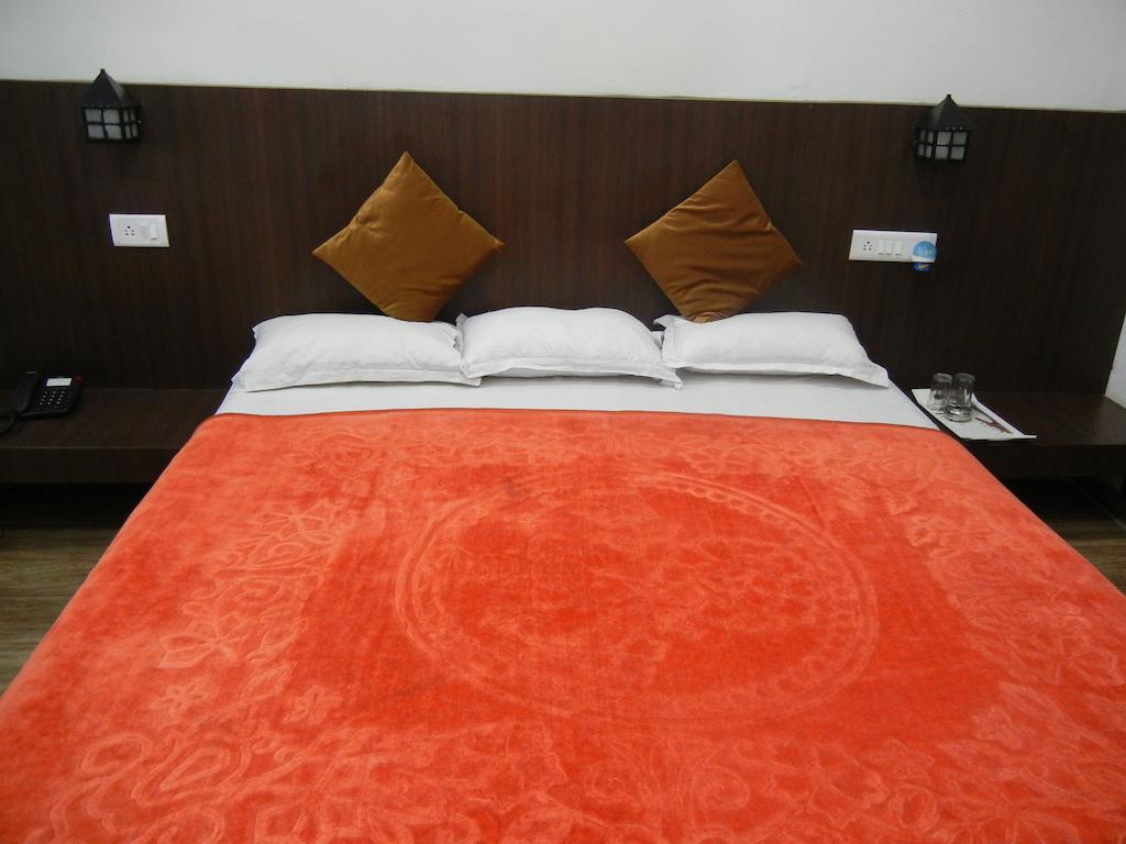 Hotel Grand Barrack Khandwa Zimmer foto