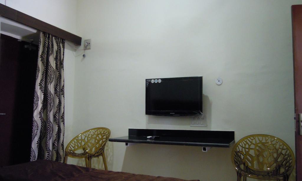 Hotel Grand Barrack Khandwa Zimmer foto