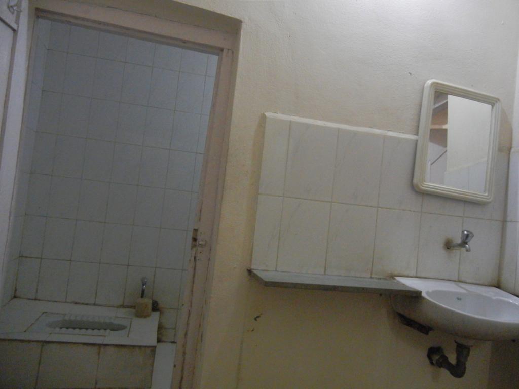 Hotel Grand Barrack Khandwa Zimmer foto